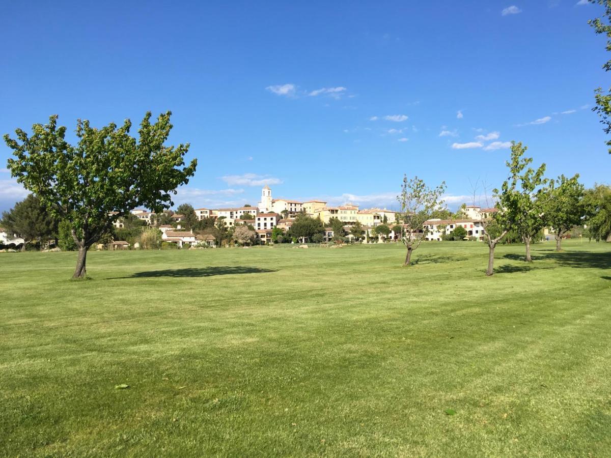 Studio Sur Le Domaine Du Golf De Pont Royal Mallemort Exterior foto